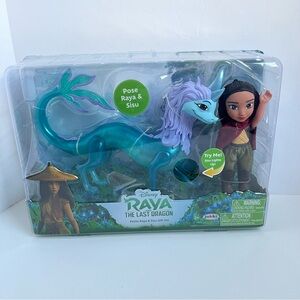 DISNEY Raya and the Last Dragon petite Raya & Sisu doll gift set, sisu lights up